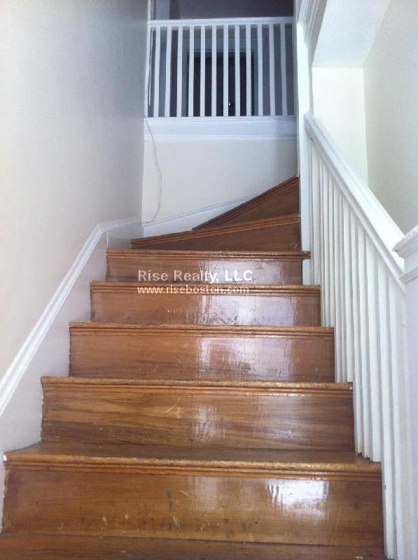 5 bed, 2 bath apartment for rent at 32 Gerald Rd Unit 2, Brighton — photo 9 of 18