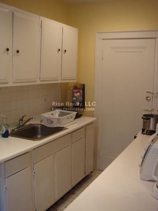 2 bed, 1 bath apartment for rent at 249 Chestnut Hill Ave Unit 22, Brighton — photo 3 of 3