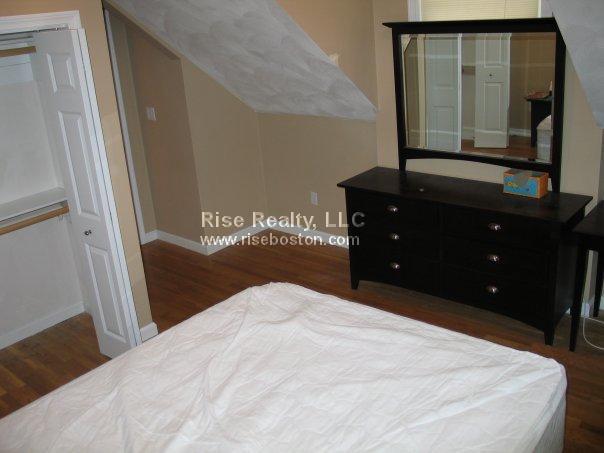 4 bed, 2.5 bath apartment for rent at 16 Wadsworth St, Allston — photo 4 of 13