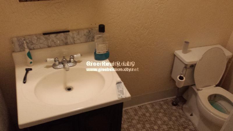 4 bed, 1.5 bath apartment for rent at 77 Chiswick Rd Unit 1, Brighton — photo 4 of 6
