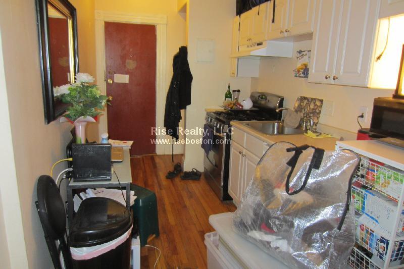 1 bed, 1 bath apartment for rent at 58 Harvard St Unit 1, Brookline Village — photo 4 of 7