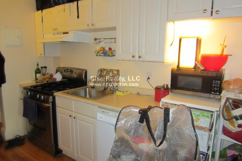 1 bed, 1 bath apartment for rent at 58 Harvard St Unit 1, Brookline Village — photo 5 of 7