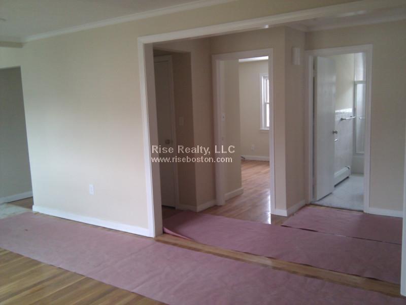 4 bed, 2 bath apartment for rent at 20 Cummings Rd Unit 2, Brighton — photo 4 of 6