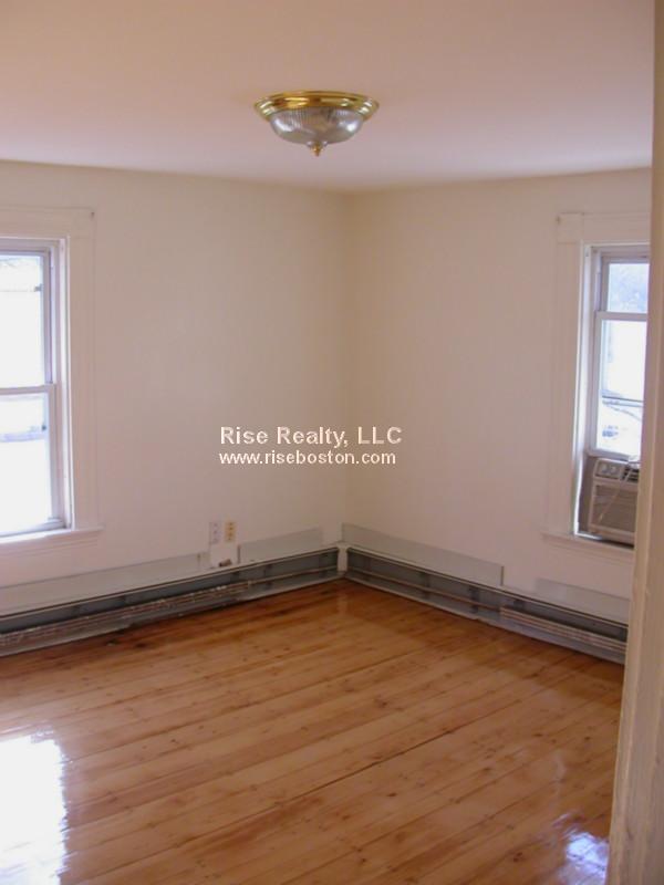 31 Seattle Rd, Allston