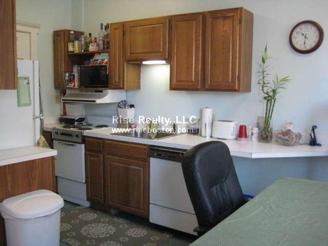 Studio bed, 1 bath apartment for rent at 1625 Commonwealth Unit 7, Brighton — photo 2 of 3