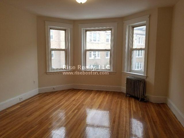 214 Freeman St, North Brookline