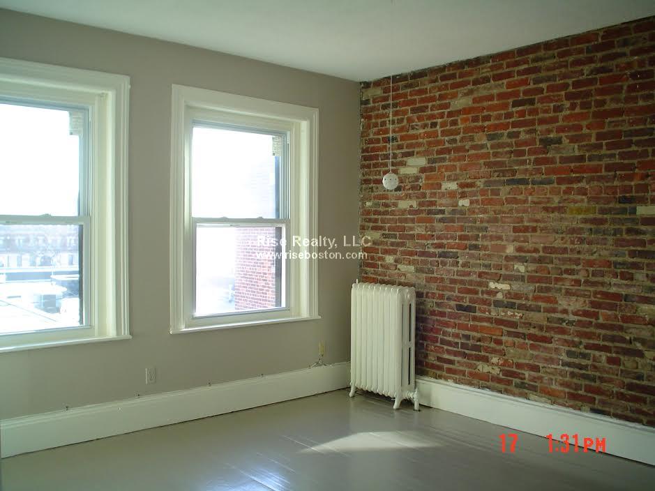 4 bed, 1 bath apartment for rent at 12 Glenville Ave Unit 3, Allston — photo 2 of 7
