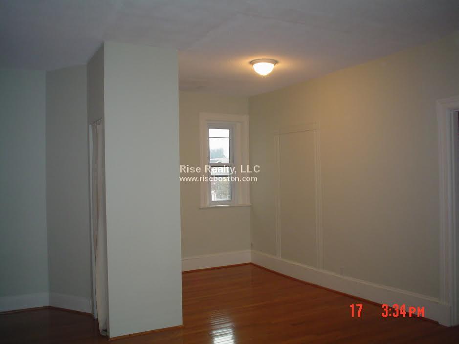 4 bed, 1 bath apartment for rent at 12 Glenville Ave Unit 3, Allston — photo 3 of 7