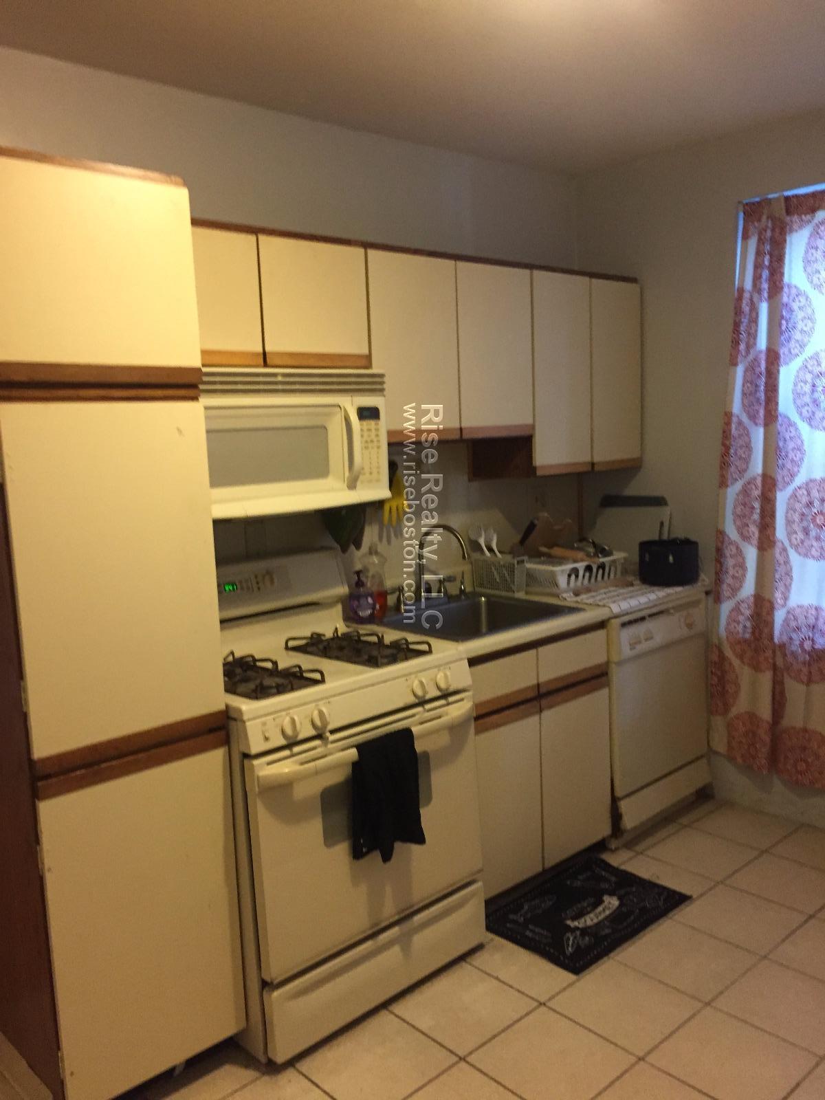 2 bed, 1 bath apartment for rent at 2039 Commonwealth Ave Unit 6, Brighton — photo 3 of 8