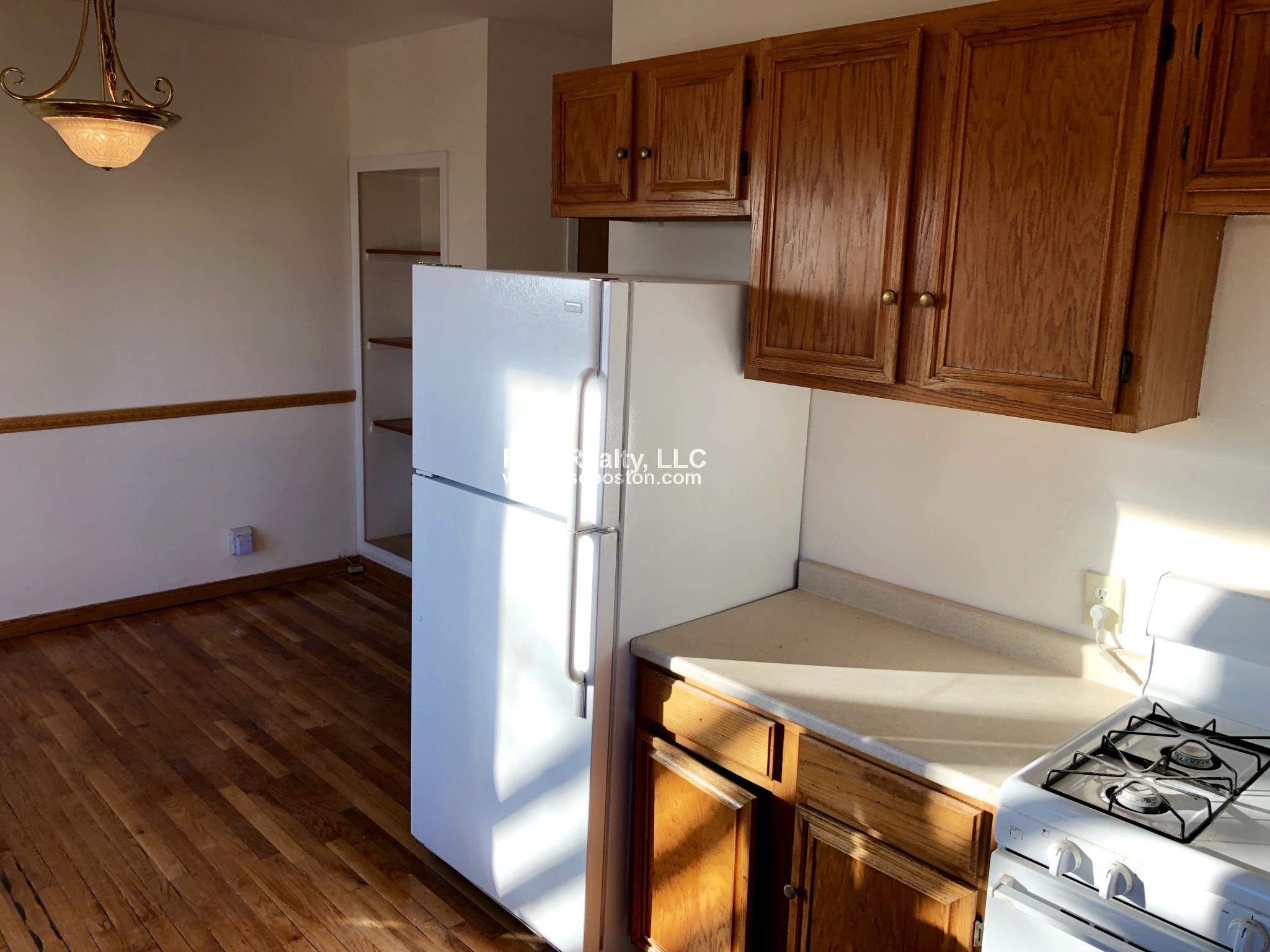 2.5 bed, 2 bath apartment for rent at 841 East 4th St Unit 2, South Boston — photo 1 of 8