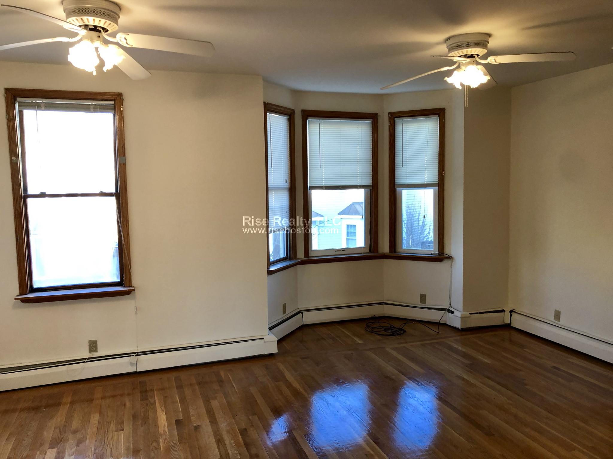 2.5 bed, 2 bath apartment for rent at 841 East 4th St Unit 2, South Boston — photo 2 of 8