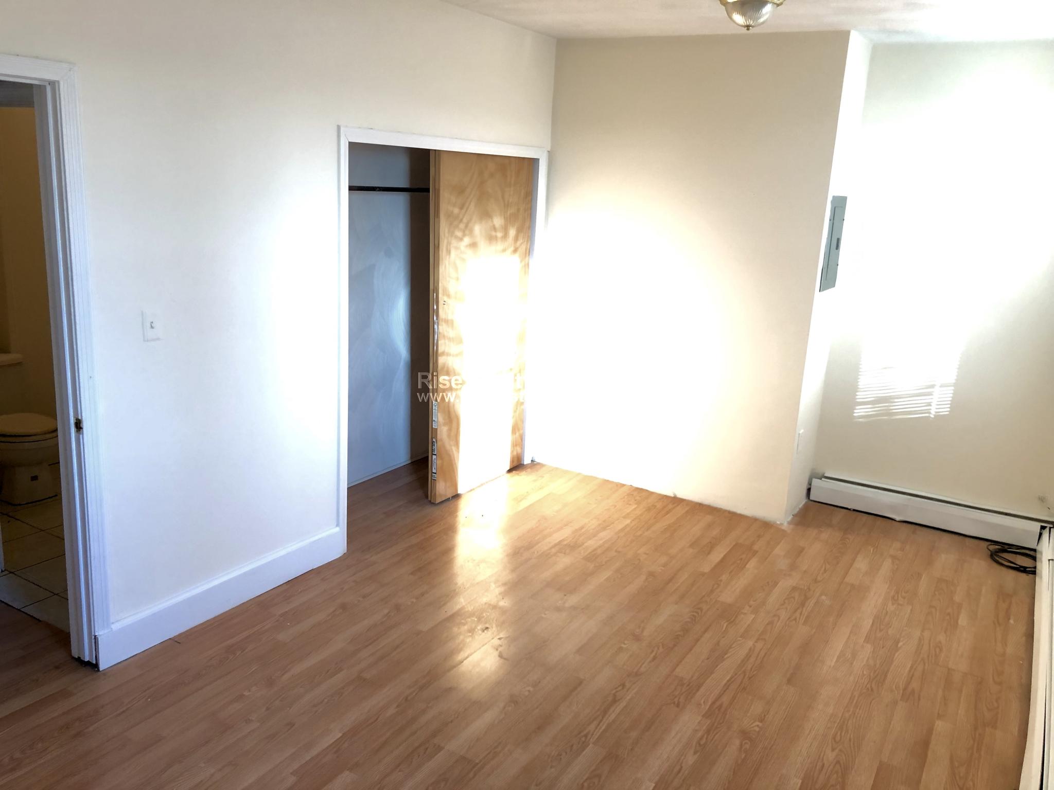 2.5 bed, 2 bath apartment for rent at 841 East 4th St Unit 2, South Boston — photo 5 of 8