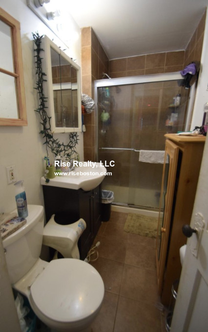 3 bed, 1 bath apartment for rent at 25 Ashford St Unit 3, Allston — photo 4 of 7