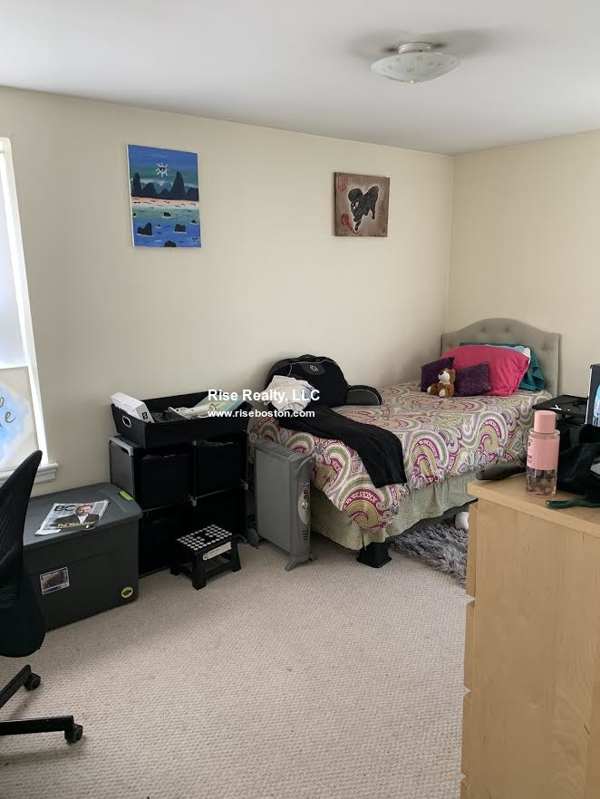 3 bed, 1 bath apartment for rent at 1 Lanark Rd Unit 4, Brookline — photo 4 of 7