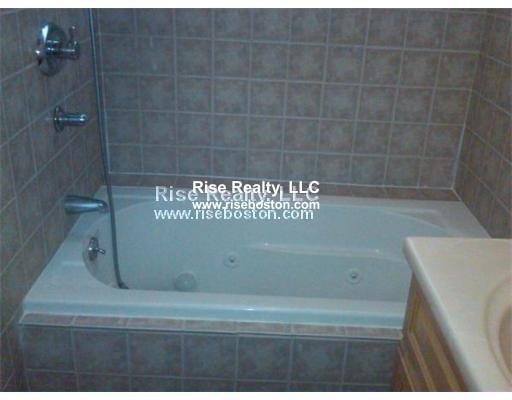 4 bed, 2 bath apartment for rent at 29 Sutherland Rd Unit 2, Brighton — photo 5 of 6