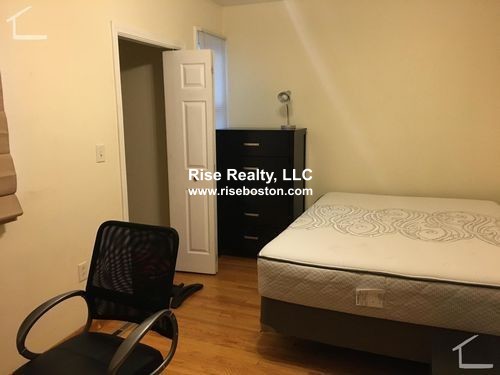 4 bed, 2 bath apartment for rent at 29 Sutherland Rd Unit 2, Brighton — photo 4 of 6