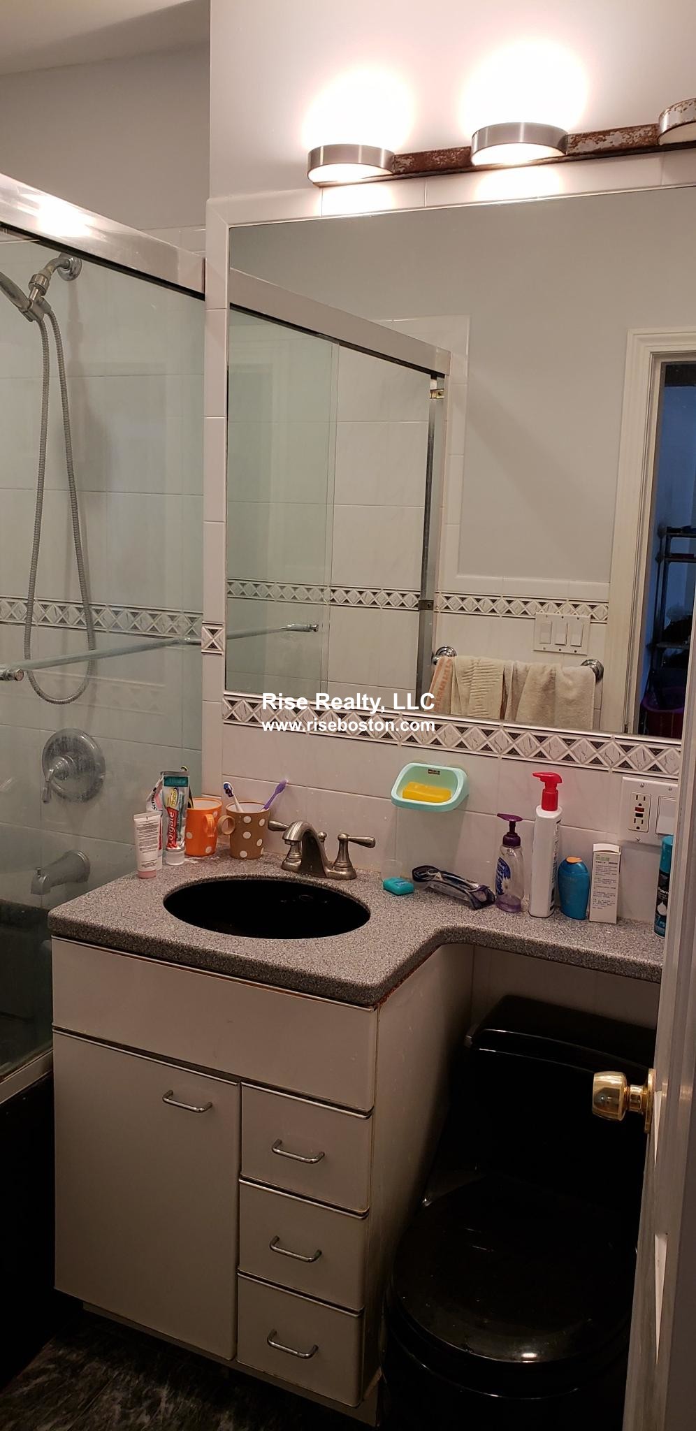 1 bed, 1 bath apartment for rent at 3 Englewood Ave Unit 12A, Brookline — photo 4 of 5