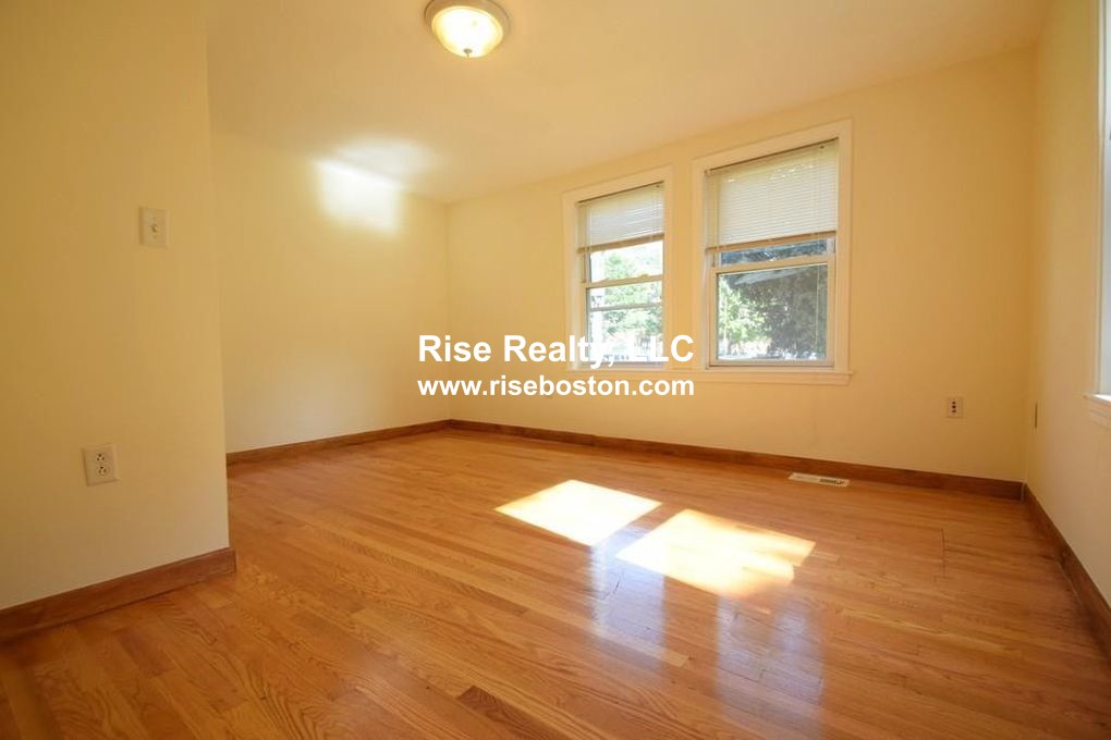 4 bed, 2 bath apartment for rent at 29 Sutherland Rd Unit 1, Brighton — photo 6 of 7
