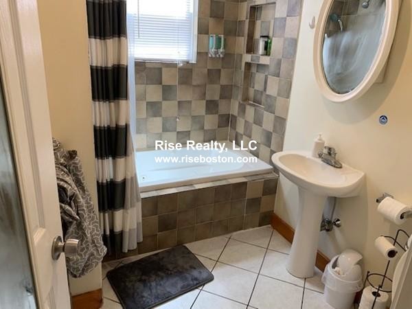 3 bed, 2 bath apartment for rent at 29 Sutherland Rd Unit 3, Brighton — photo 5 of 9