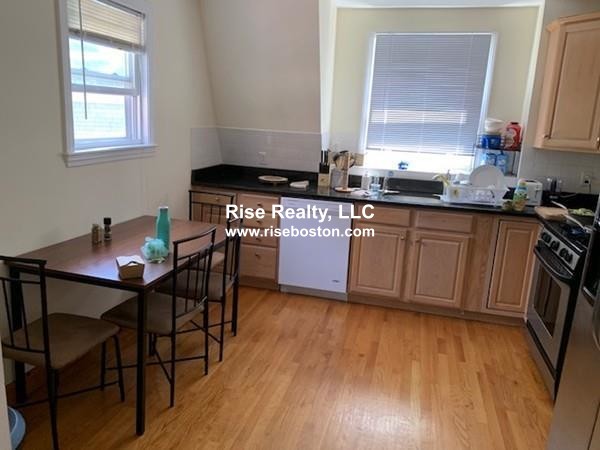 3 bed, 2 bath apartment for rent at 29 Sutherland Rd Unit 3, Brighton — photo 2 of 9