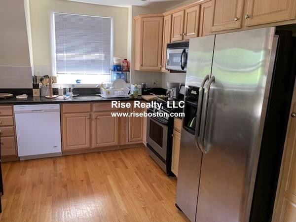 3 bed, 2 bath apartment for rent at 29 Sutherland Rd Unit 3, Brighton