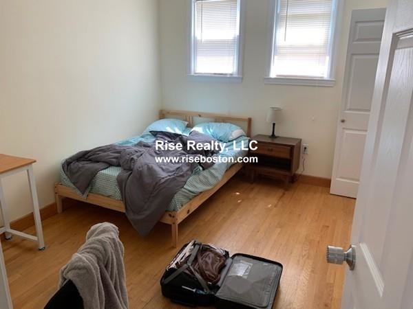3 bed, 2 bath apartment for rent at 29 Sutherland Rd Unit 3, Brighton — photo 8 of 9