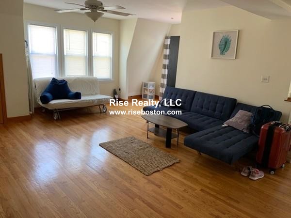 3 bed, 2 bath apartment for rent at 29 Sutherland Rd Unit 3, Brighton — photo 3 of 9