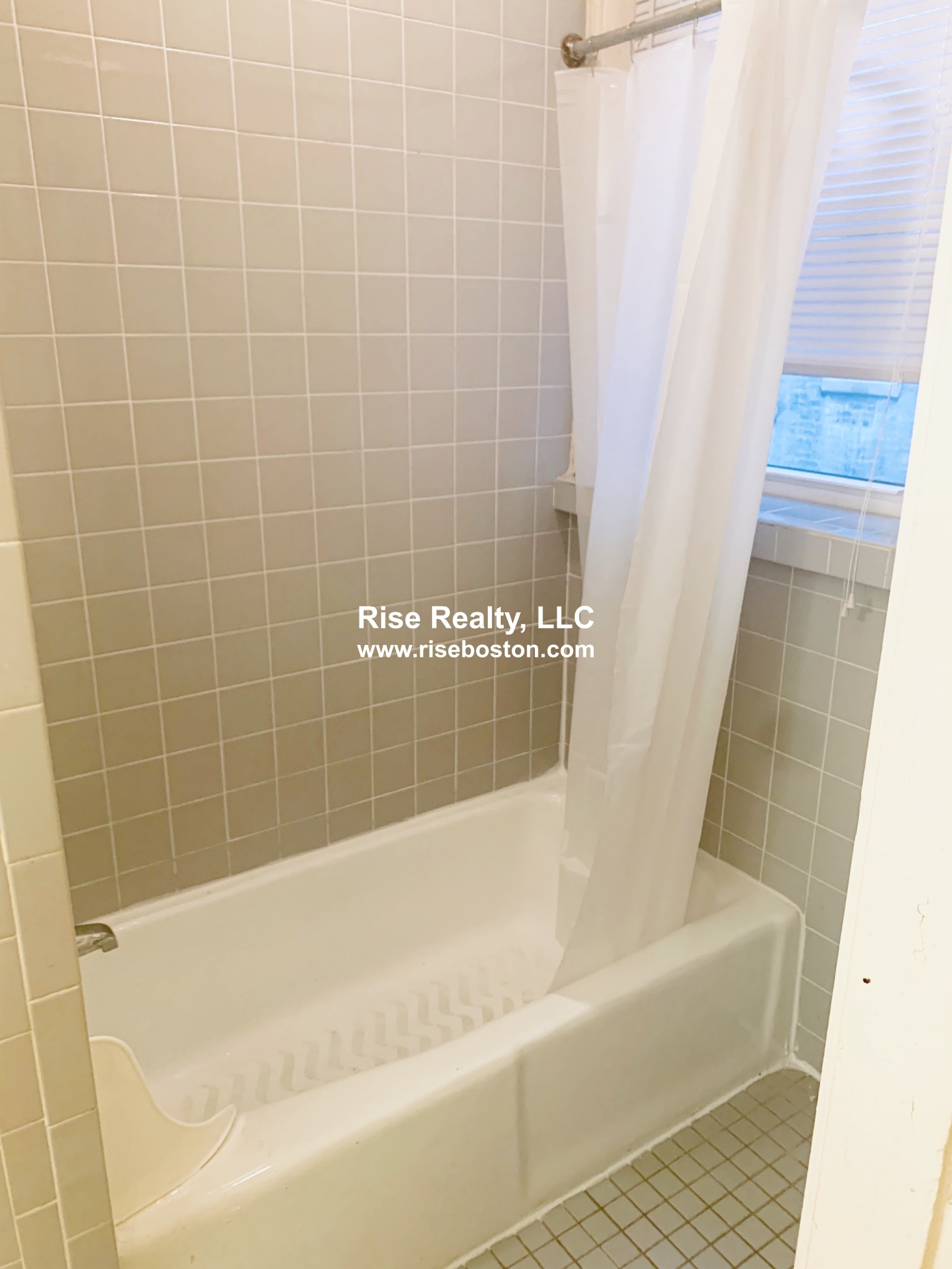 Studio bed, 1 bath apartment for rent at 46 Westland Unit 7a, Fenway — photo 4 of 5