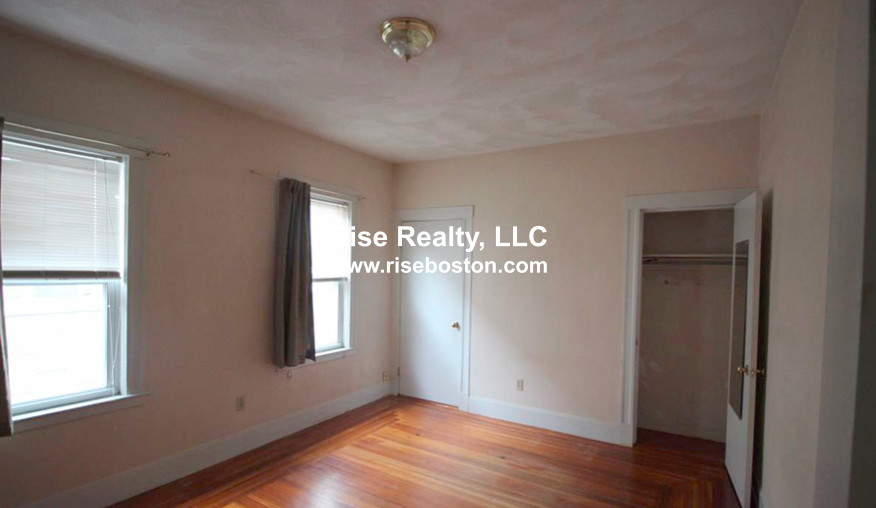 3 bed, 1 bath apartment for rent at 296 Highland Ave Unit 1, Somerville — photo 3 of 9