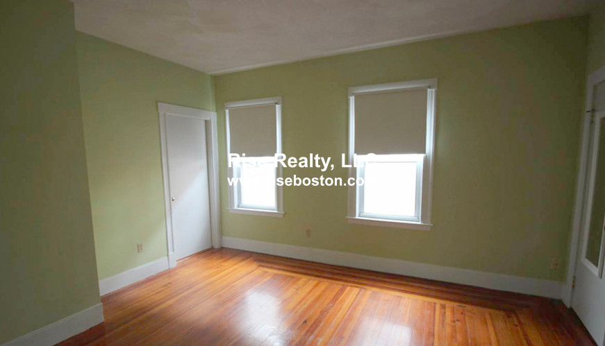 3 bed, 1 bath apartment for rent at 296 Highland Ave Unit 1, Somerville — photo 4 of 9