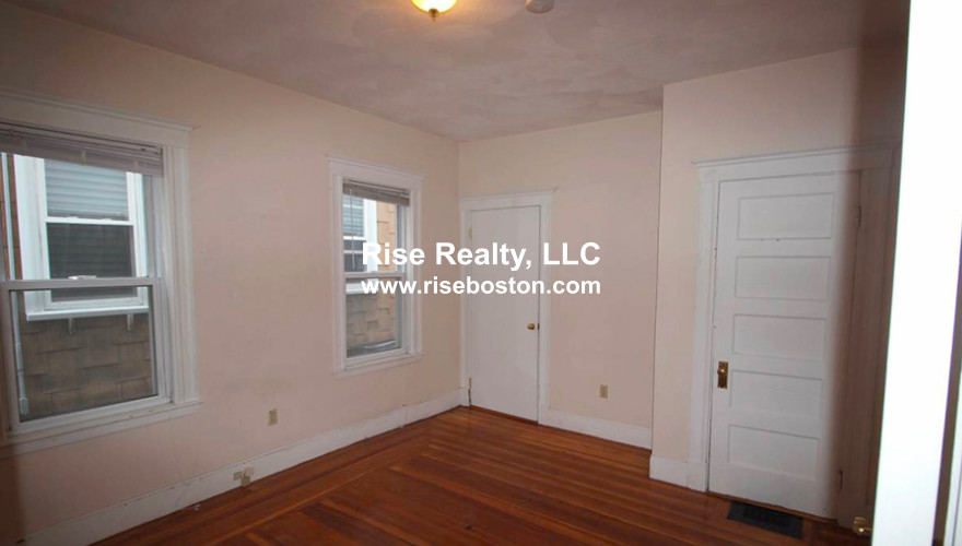 3 bed, 1 bath apartment for rent at 296 Highland Ave Unit 1, Somerville — photo 5 of 9