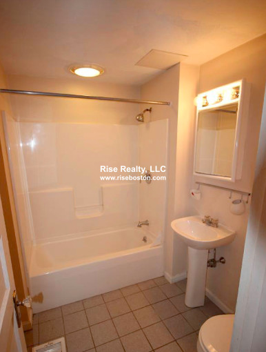 3 bed, 1 bath apartment for rent at 296 Highland Ave Unit 1, Somerville — photo 6 of 9