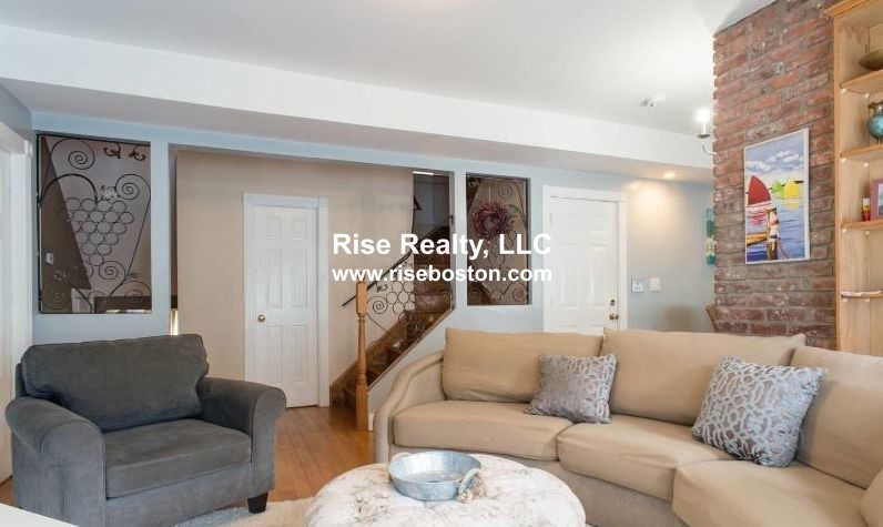 17 Holman St, Allston