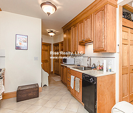 137 Charles St, Beacon Hill