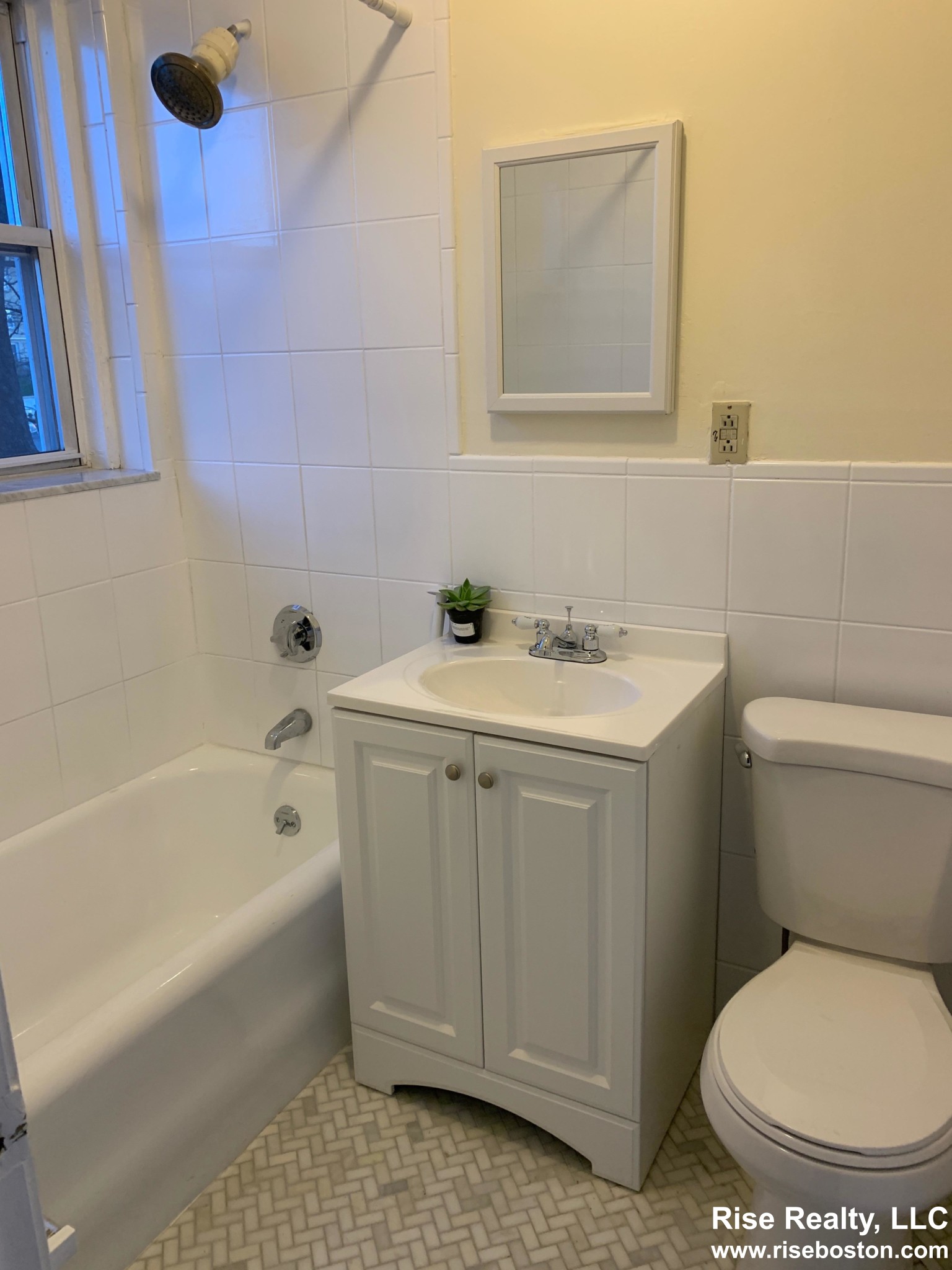 1607 Commonwealth Ave, Brighton