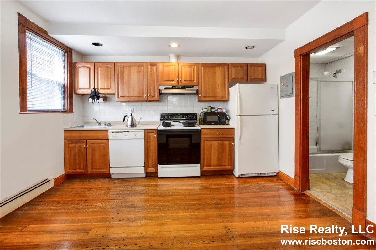 2 bed, 1 bath apartment for rent at 9 Magazine St Unit D2, Cambridge — photo 3 of 26