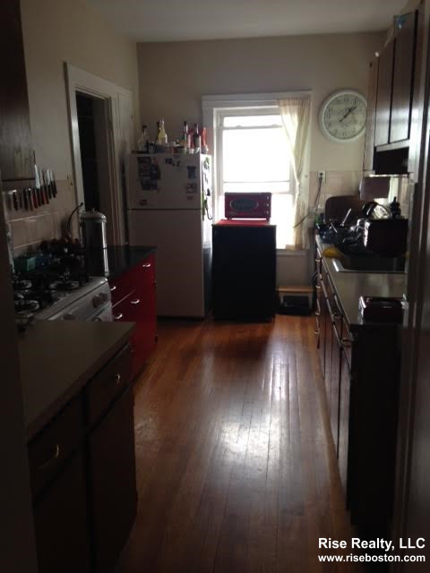 3 bed, 1 bath apartment for rent at 47 Claymoss Rd Unit 2, Brighton — photo 8 of 18