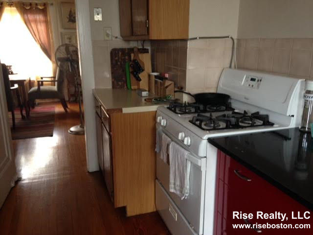 3 bed, 1 bath apartment for rent at 47 Claymoss Rd Unit 2, Brighton — photo 11 of 18