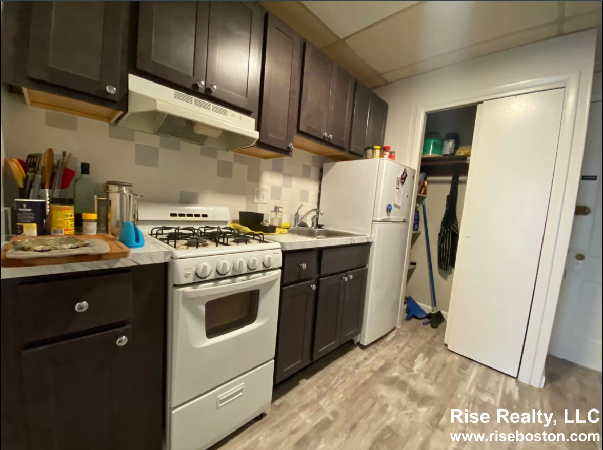 2 bed, 1 bath apartment for rent at 1307 Commonwealth Ave Unit 16, Brighton