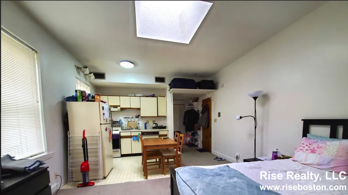 Studio bed, 1 bath apartment for rent at 1419 Commonwealth Ave Unit 502, Allston — photo 3 of 4
