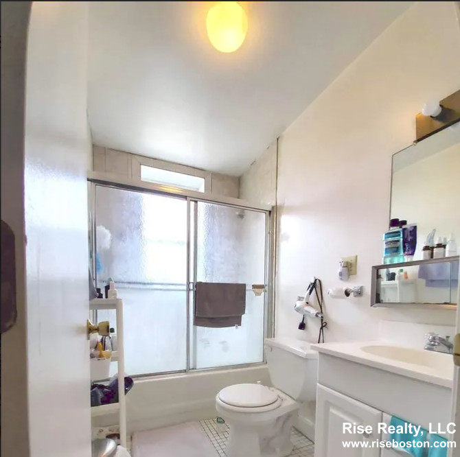 Studio bed, 1 bath apartment for rent at 1419 Commonwealth Ave Unit 502, Allston — photo 4 of 4