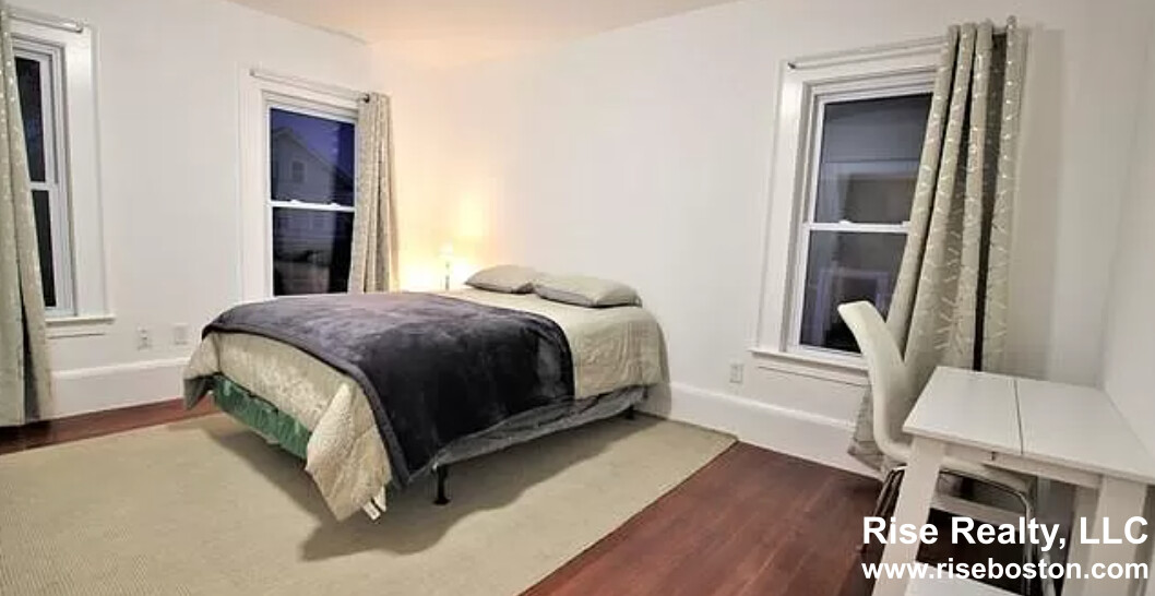 18 Holton St, Allston