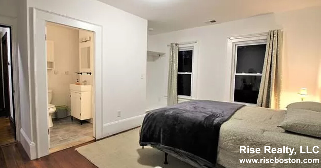 18 Holton St, Allston