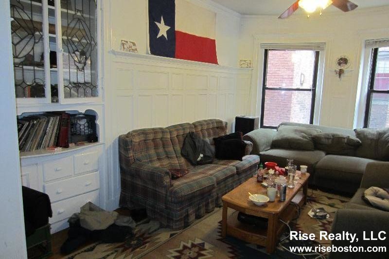 4 bed, 1 bath apartment for rent at 47 Strathmore Rd Unit 2, Brighton — photo 4 of 8