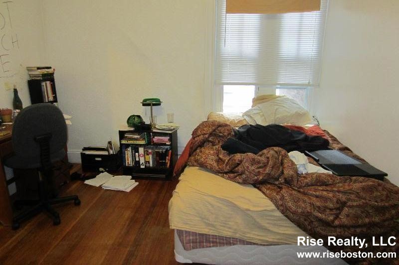 4 bed, 1 bath apartment for rent at 47 Strathmore Rd Unit 2, Brighton — photo 7 of 8
