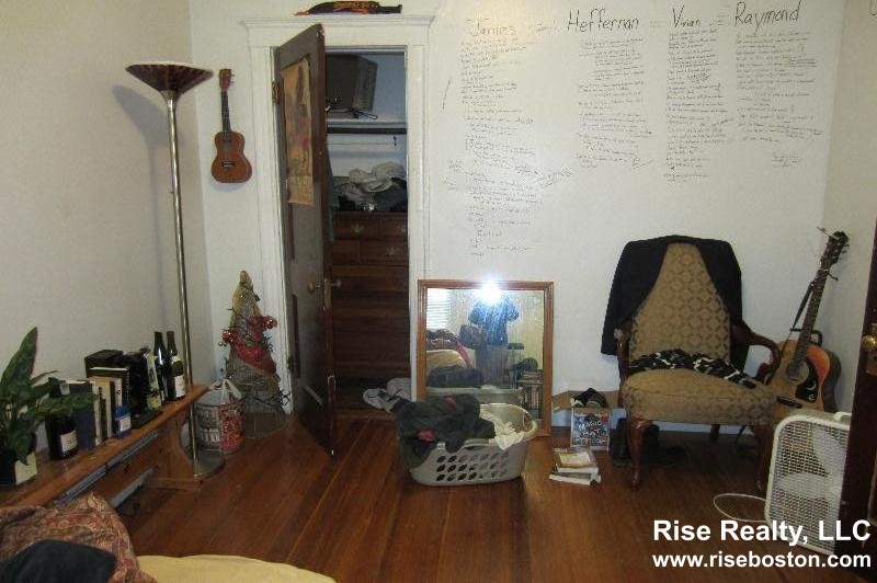 4 bed, 1 bath apartment for rent at 47 Strathmore Rd Unit 2, Brighton — photo 6 of 8