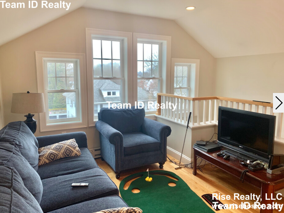27 Crosby Rd, Newton