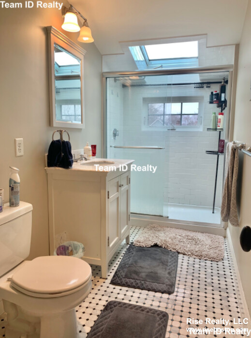 27 Crosby Rd, Newton
