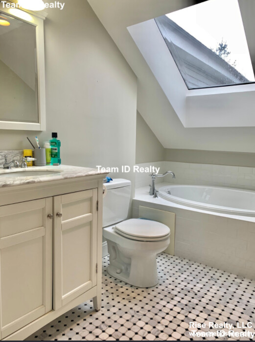27 Crosby Rd, Newton