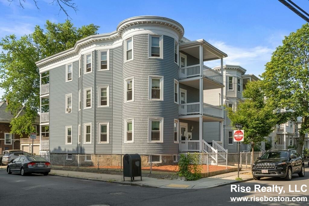 3 bed, 1 bath apartment for rent at 55 Easton Unit 2, Allston — photo 4 of 16
